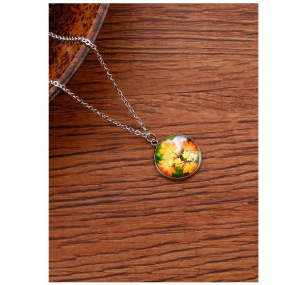 Women's Maple Leaf Pattern Round Pendant Necklace - Picture 4 of 4